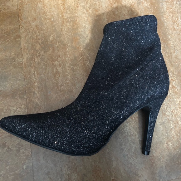 Black heeled booties - Picture 2 of 2